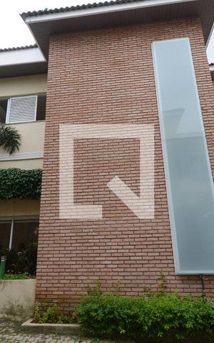 Casa de condomínio à venda com 300m², 4 quartos e 4 vagasFachada