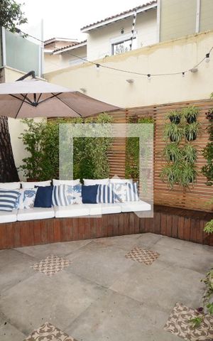 Casa de condomínio à venda com 300m², 4 quartos e 4 vagasEspaço Gourmet