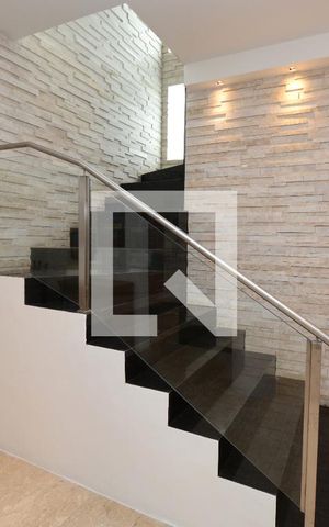 Casa de condomínio à venda com 300m², 4 quartos e 4 vagasSala