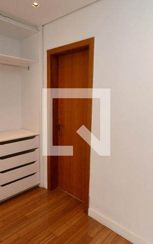 Casa de condomínio à venda com 300m², 4 quartos e 4 vagasCloset da suíte 1