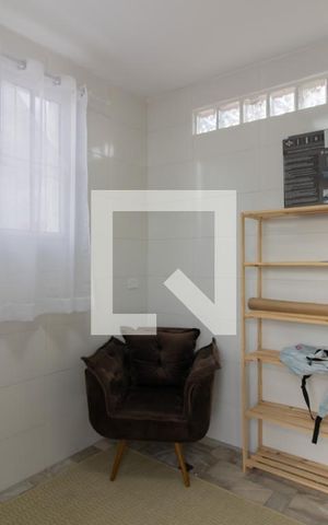 Casa à venda com 300m², 4 quartos e 2 vagas Casa à venda com 300m², 4 quartos e 2 vagasQuarto de Serviço