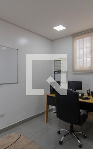 Casa à venda com 300m², 4 quartos e 2 vagas Casa à venda com 300m², 4 quartos e 2 vagasEscritório