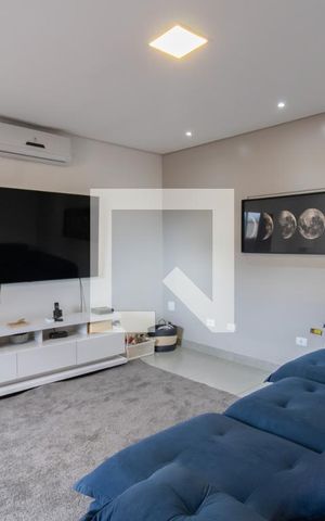 Casa à venda com 300m², 4 quartos e 2 vagas Casa à venda com 300m², 4 quartos e 2 vagasSala de TV