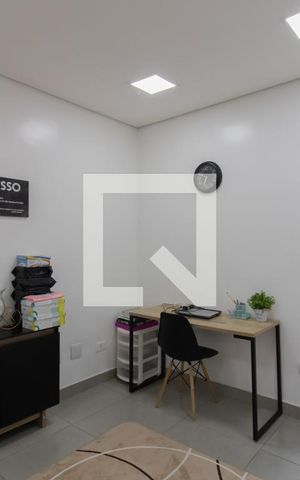 Casa à venda com 300m², 4 quartos e 2 vagas Casa à venda com 300m², 4 quartos e 2 vagasEscritório