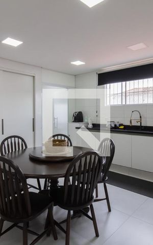 Casa à venda com 300m², 4 quartos e 2 vagas Casa à venda com 300m², 4 quartos e 2 vagasCozinha