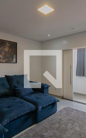 Casa à venda com 300m², 4 quartos e 2 vagas Casa à venda com 300m², 4 quartos e 2 vagasSala de TV