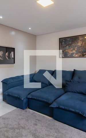 Casa à venda com 300m², 4 quartos e 2 vagas Casa à venda com 300m², 4 quartos e 2 vagasSala de TV