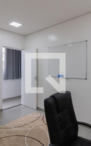 Casa à venda com 300m², 4 quartos e 2 vagas Casa à venda com 300m², 4 quartos e 2 vagasEscritório