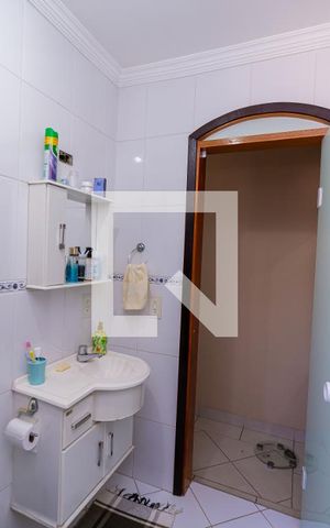 Casa à venda com 250m², 5 quartos e 4 vagasBanheiro do quarto 4