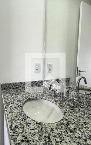 Apartamento para alugar com 57m², 2 quartos e 1 vaga Apartamento para alugar com 57m², 2 quartos e 1 vagaBanheiro da Suíte