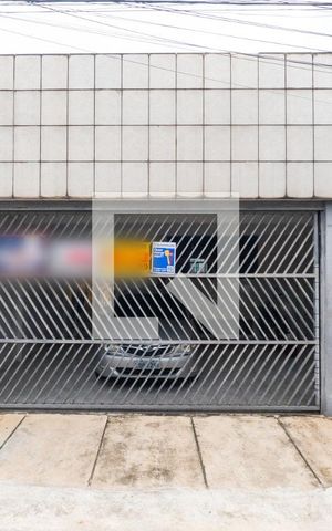 Casa à venda com 230m², 3 quartos e 3 vagas Casa à venda com 230m², 3 quartos e 3 vagasFachada