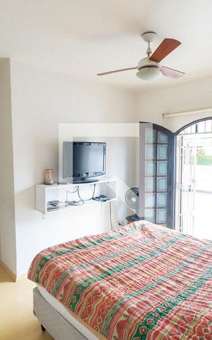 Casa à venda com 230m², 3 quartos e 3 vagas Casa à venda com 230m², 3 quartos e 3 vagasSuite