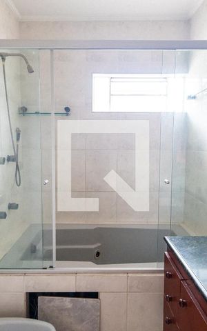 Casa à venda com 230m², 3 quartos e 3 vagas Casa à venda com 230m², 3 quartos e 3 vagasBanheiro da Suíte