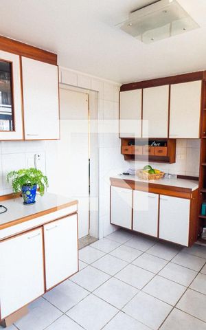 Casa à venda com 230m², 3 quartos e 3 vagas Casa à venda com 230m², 3 quartos e 3 vagasCozinha