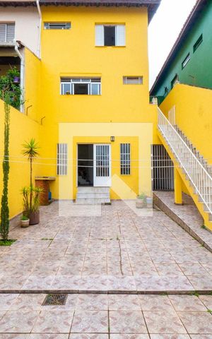 Casa à venda com 230m², 3 quartos e 3 vagas Casa à venda com 230m², 3 quartos e 3 vagasQuintal