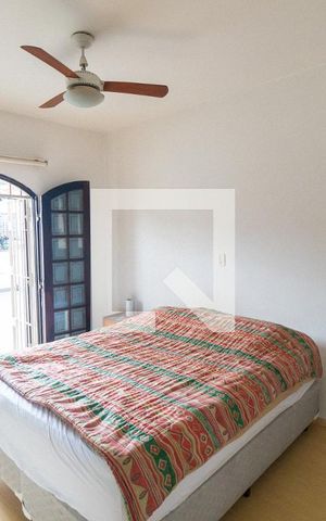 Casa à venda com 230m², 3 quartos e 3 vagas Casa à venda com 230m², 3 quartos e 3 vagasSuite