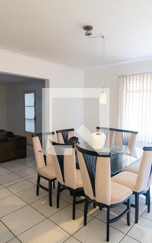 Casa à venda com 230m², 3 quartos e 3 vagas Casa à venda com 230m², 3 quartos e 3 vagasSala de Jantar