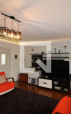 Casa à venda com 230m², 3 quartos e 2 vagasSala