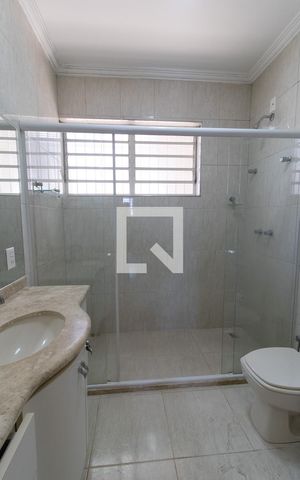 Casa à venda com 270m², 4 quartos e 4 vagasBanheiro do Quarto 2