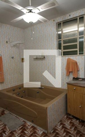 Casa à venda com 341m², 2 quartos e 3 vagasBanheiro