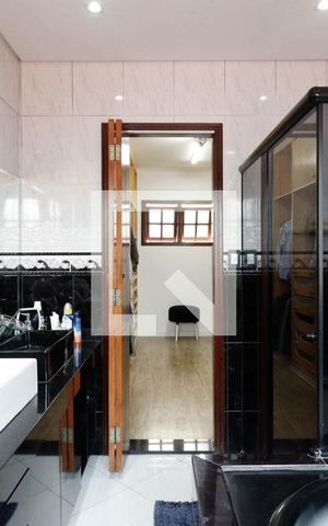 Casa para alugar com 400m², 4 quartos e 3 vagas Casa para alugar com 400m², 4 quartos e 3 vagasBanheiro da Suíte