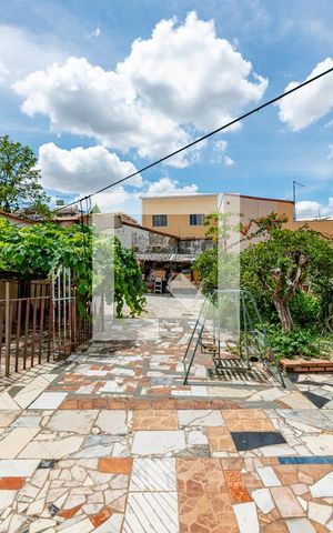 Casa à venda com 468m², 4 quartos e 6 vagas Casa à venda com 468m², 4 quartos e 6 vagasQuintal