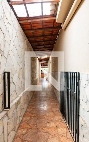 Casa à venda com 468m², 4 quartos e 6 vagas Casa à venda com 468m², 4 quartos e 6 vagasCorredor