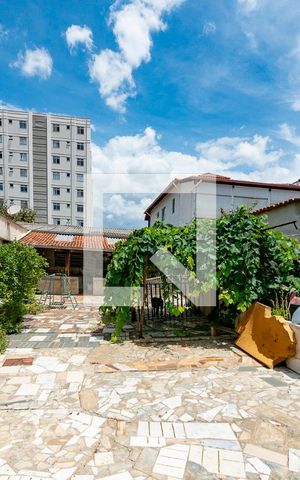 Casa à venda com 468m², 4 quartos e 6 vagas Casa à venda com 468m², 4 quartos e 6 vagasQuintal