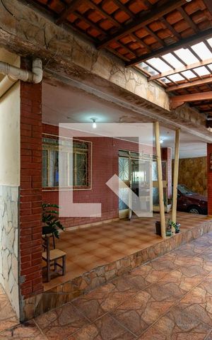Casa à venda com 468m², 4 quartos e 6 vagas Casa à venda com 468m², 4 quartos e 6 vagasVaranda