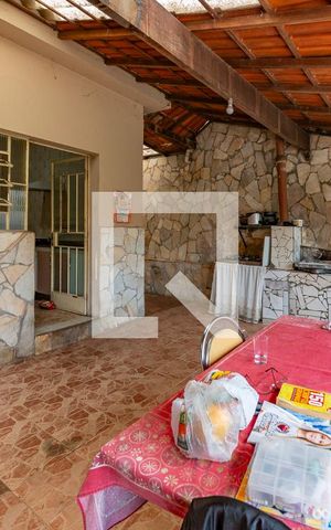 Casa à venda com 468m², 4 quartos e 6 vagas Casa à venda com 468m², 4 quartos e 6 vagasVaranda