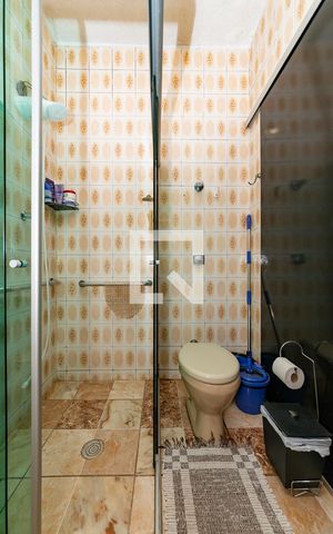 Casa à venda com 468m², 4 quartos e 6 vagas Casa à venda com 468m², 4 quartos e 6 vagasBanheiro Social