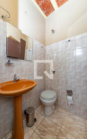 Casa à venda com 468m², 4 quartos e 6 vagas Casa à venda com 468m², 4 quartos e 6 vagasAnexo