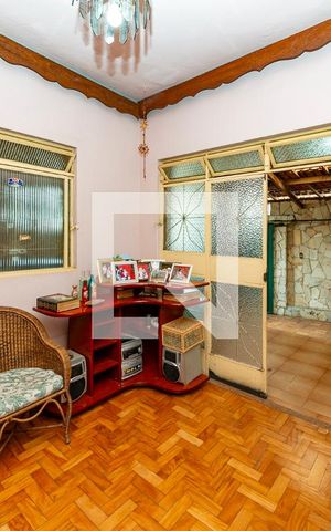 Casa à venda com 468m², 4 quartos e 6 vagas Casa à venda com 468m², 4 quartos e 6 vagasSala 1