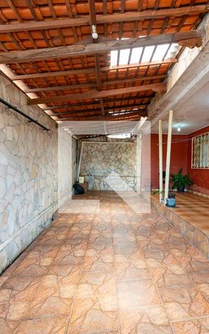 Casa à venda com 468m², 4 quartos e 6 vagas Casa à venda com 468m², 4 quartos e 6 vagasGaragem