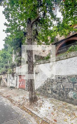 Casa à venda com 300m², 5 quartos e 1 vaga Casa à venda com 300m², 5 quartos e 1 vagaVista da Rua