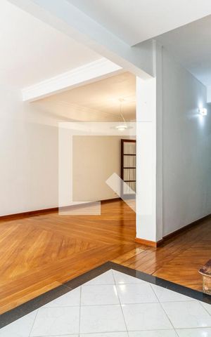 Casa à venda com 235m², 3 quartos e 2 vagas Casa à venda com 235m², 3 quartos e 2 vagasSala