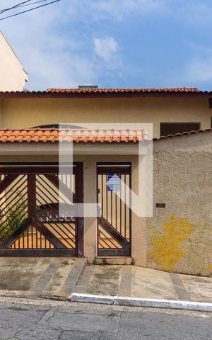 Casa à venda com 264m², 3 quartos e 6 vagas Casa à venda com 264m², 3 quartos e 6 vagasFachada