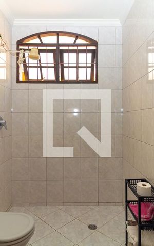 Casa à venda com 264m², 3 quartos e 6 vagas Casa à venda com 264m², 3 quartos e 6 vagasBanheiro de serviço