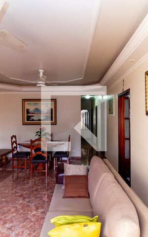 Casa à venda com 264m², 3 quartos e 6 vagas Casa à venda com 264m², 3 quartos e 6 vagasSala