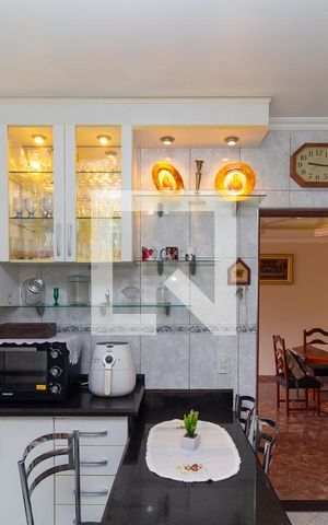 Casa à venda com 264m², 3 quartos e 6 vagas Casa à venda com 264m², 3 quartos e 6 vagasCozinha