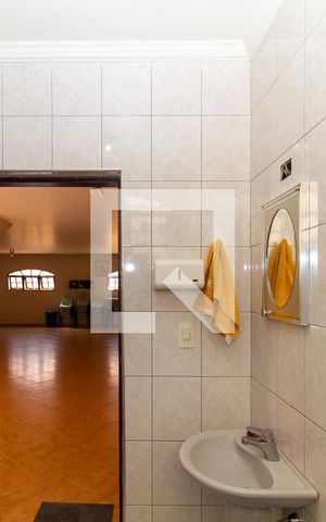 Casa à venda com 264m², 3 quartos e 6 vagas Casa à venda com 264m², 3 quartos e 6 vagasBanheiro de serviço