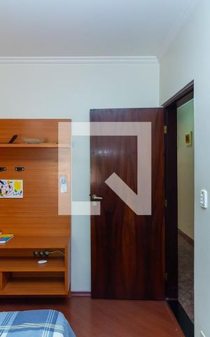 Casa à venda com 264m², 3 quartos e 6 vagas Casa à venda com 264m², 3 quartos e 6 vagasQuarto 3