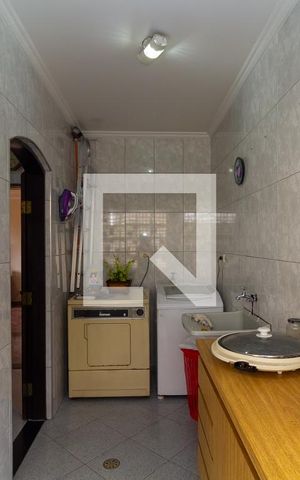 Casa à venda com 264m², 3 quartos e 6 vagas Casa à venda com 264m², 3 quartos e 6 vagasÁrea de Serviço