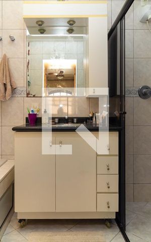 Casa à venda com 264m², 3 quartos e 6 vagas Casa à venda com 264m², 3 quartos e 6 vagasBanheiro da Suíte