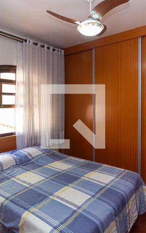 Casa à venda com 264m², 3 quartos e 6 vagas Casa à venda com 264m², 3 quartos e 6 vagasQuarto 3