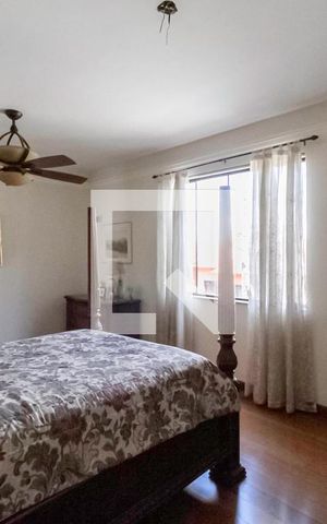 Casa de condomínio à venda com 587m², 4 quartos e 6 vagas Casa de condomínio à venda com 587m², 4 quartos e 6 vagasSuíte 1