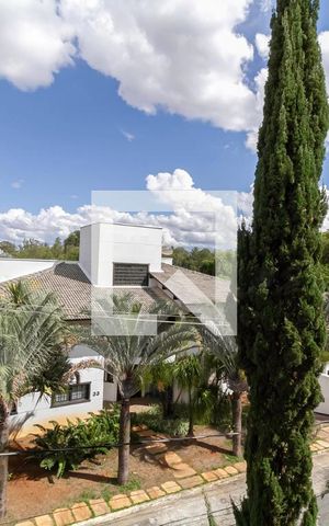 Casa de condomínio à venda com 587m², 4 quartos e 6 vagas Casa de condomínio à venda com 587m², 4 quartos e 6 vagasVista da suíte 4