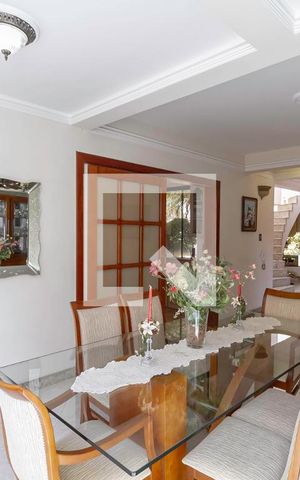 Casa de condomínio à venda com 587m², 4 quartos e 6 vagas Casa de condomínio à venda com 587m², 4 quartos e 6 vagasSala de Jantar