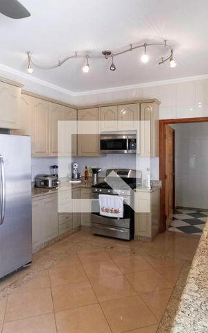 Casa de condomínio à venda com 587m², 4 quartos e 6 vagas Casa de condomínio à venda com 587m², 4 quartos e 6 vagasCozinha