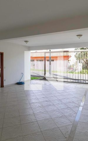 Casa de condomínio à venda com 587m², 4 quartos e 6 vagas Casa de condomínio à venda com 587m², 4 quartos e 6 vagasGaragem